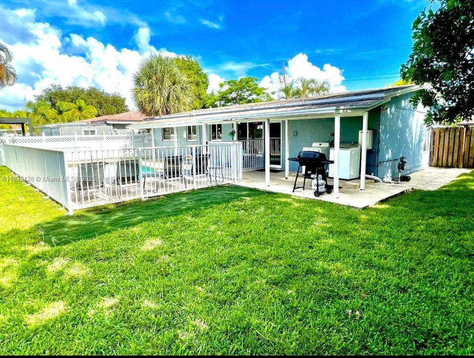 2233 SE 13th St 2233