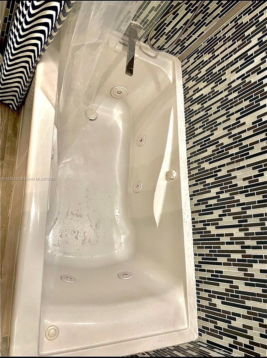 POMPANO SHORES - Residential Lease