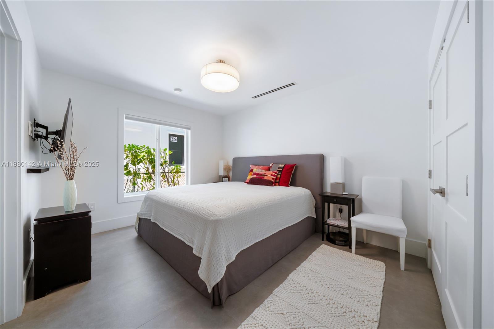 COCONUT GROVE MANOR - Residential