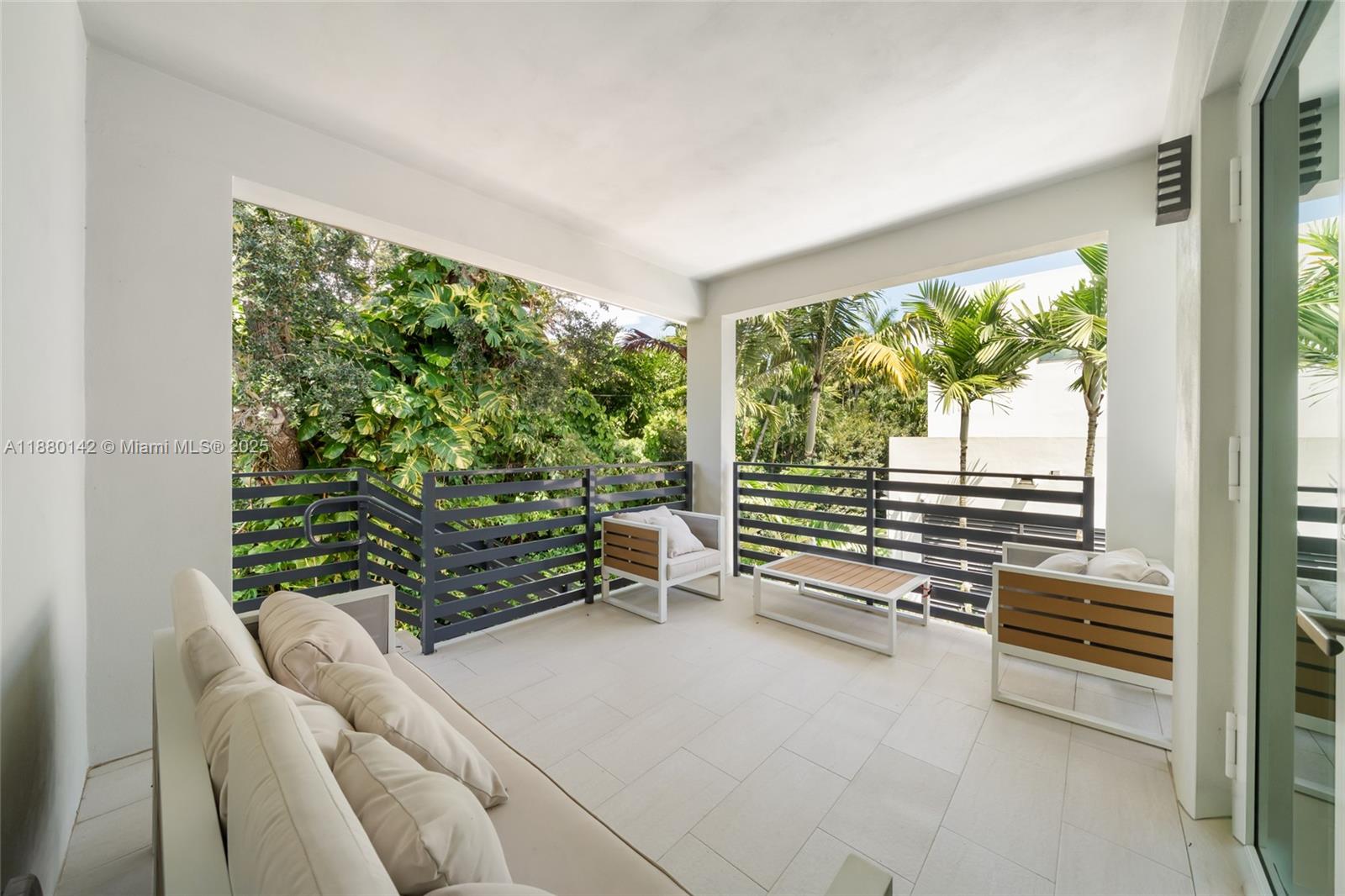 COCONUT GROVE MANOR - Residential