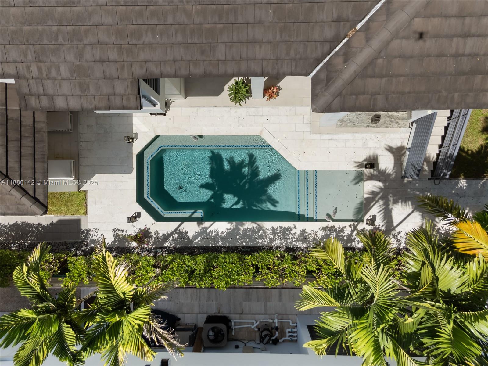 COCONUT GROVE MANOR - Residential