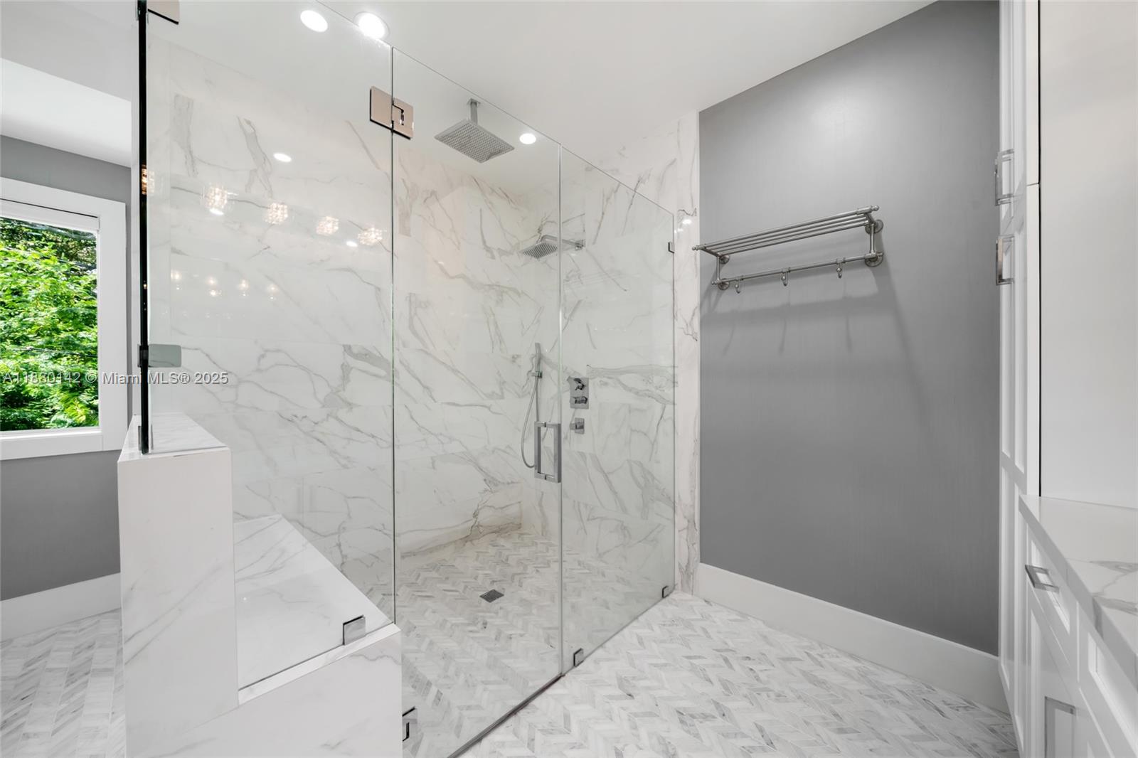 COCONUT GROVE MANOR - Residential