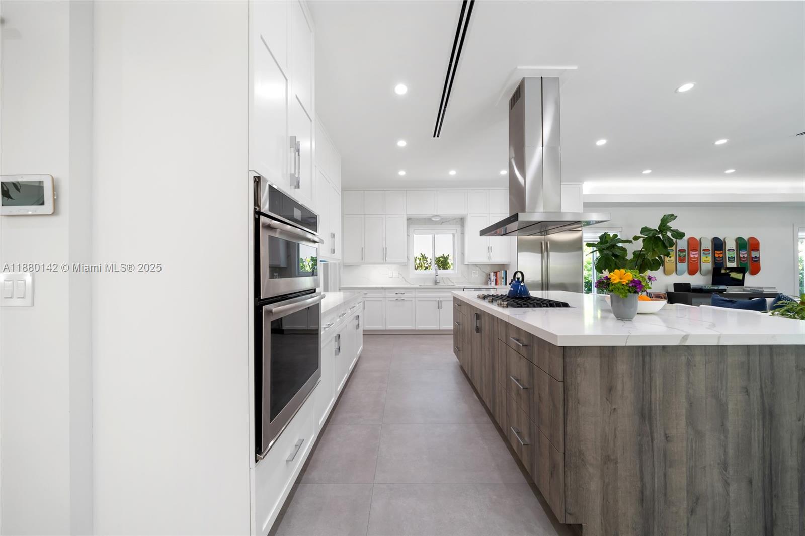 COCONUT GROVE MANOR - Residential