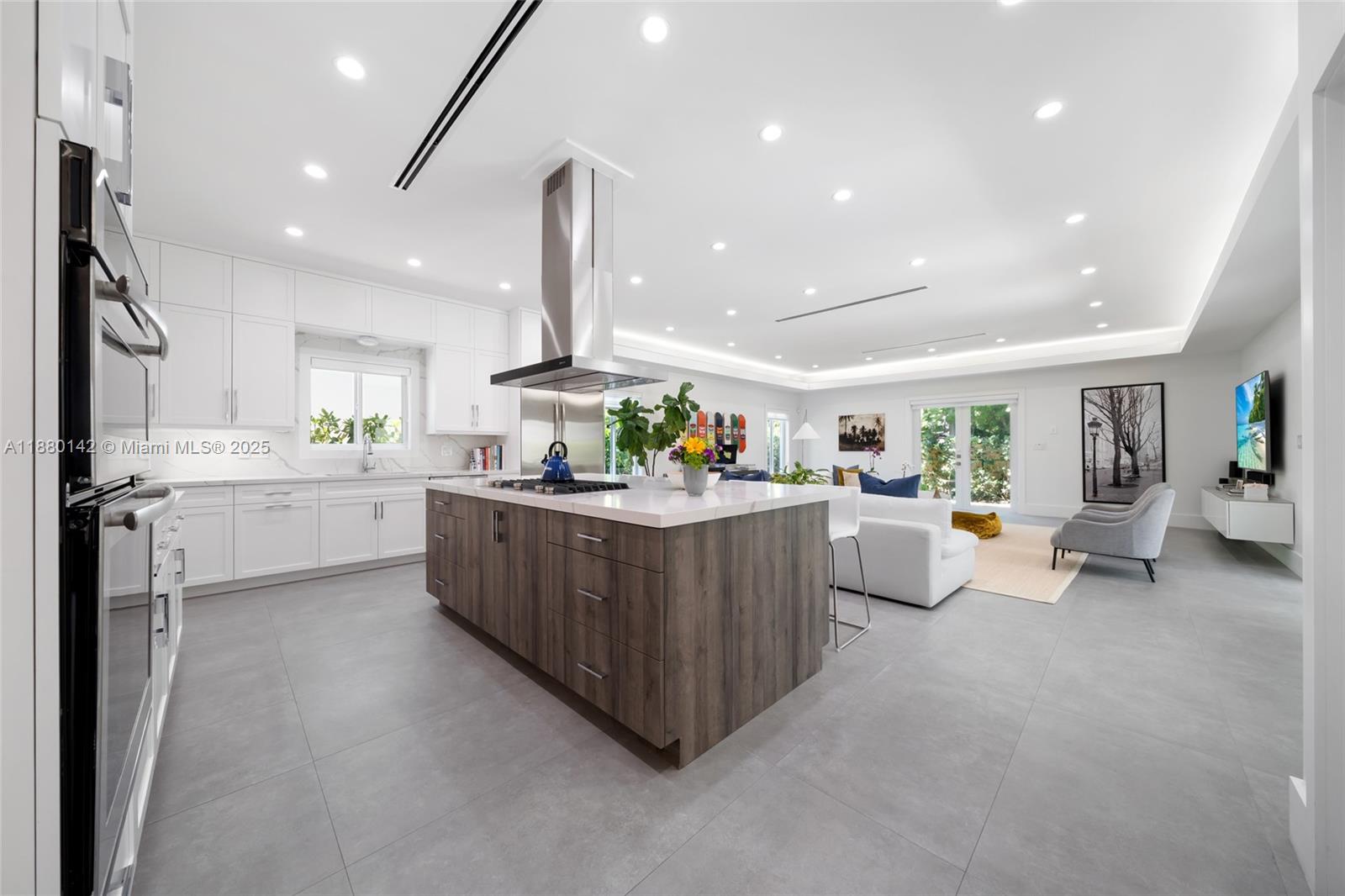 COCONUT GROVE MANOR - Residential