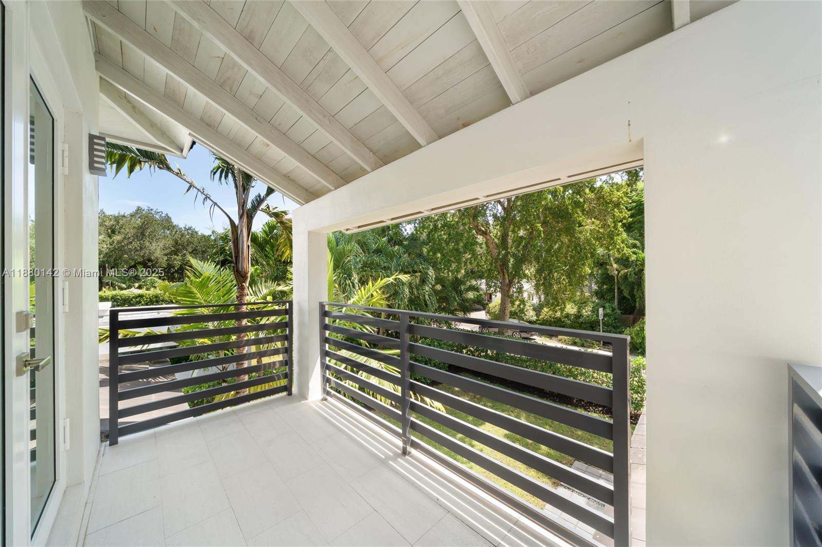 COCONUT GROVE MANOR - Residential