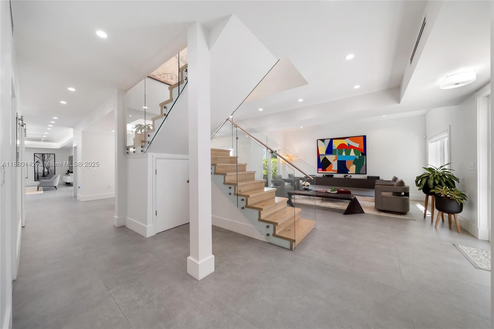 COCONUT GROVE MANOR - Residential