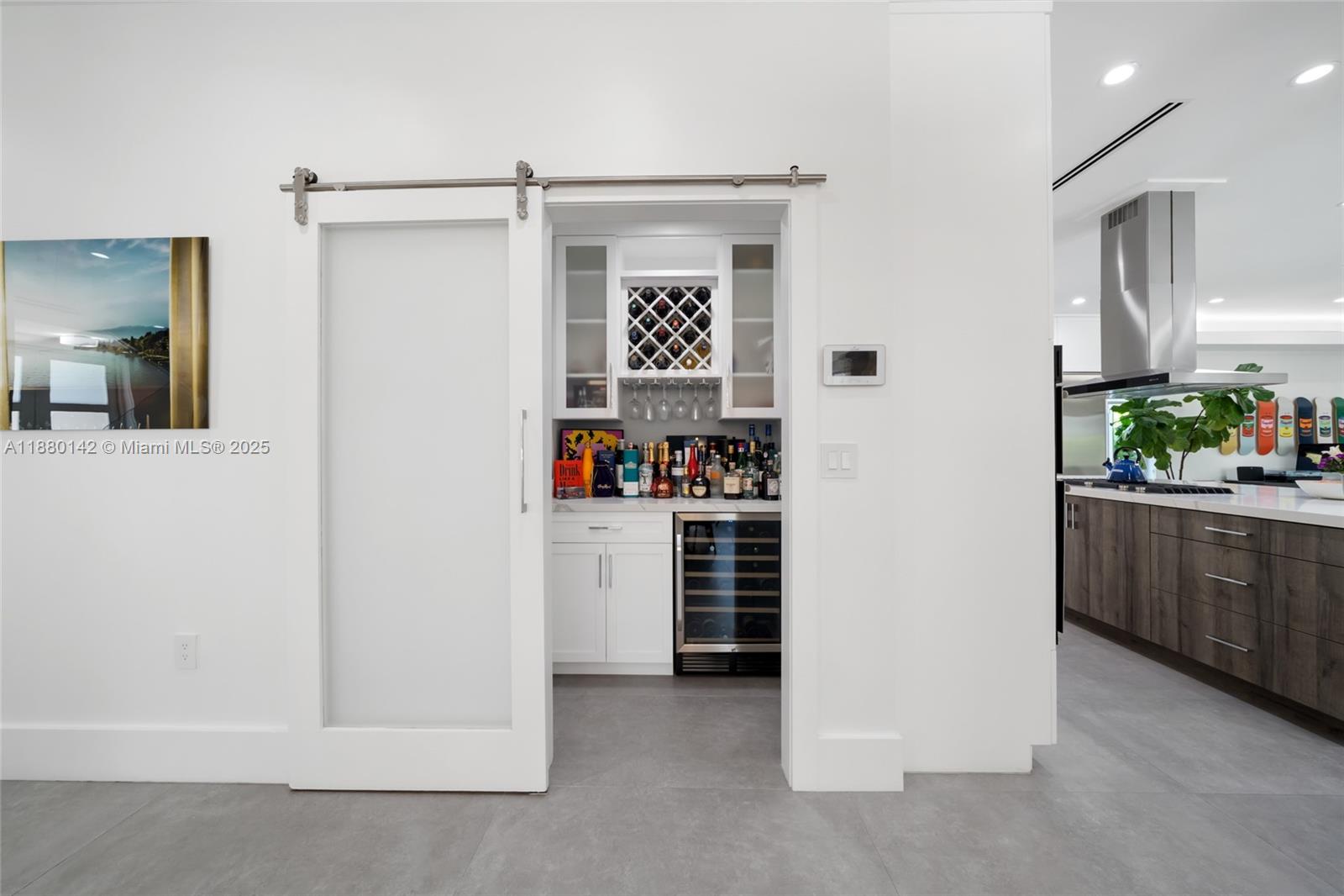 COCONUT GROVE MANOR - Residential