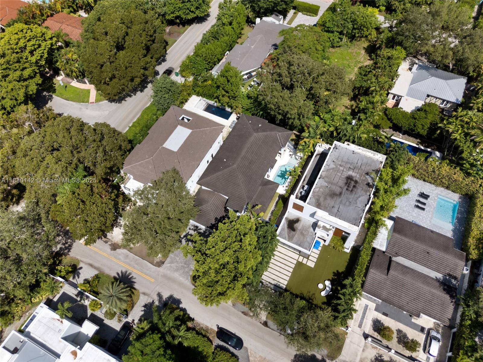 COCONUT GROVE MANOR - Residential