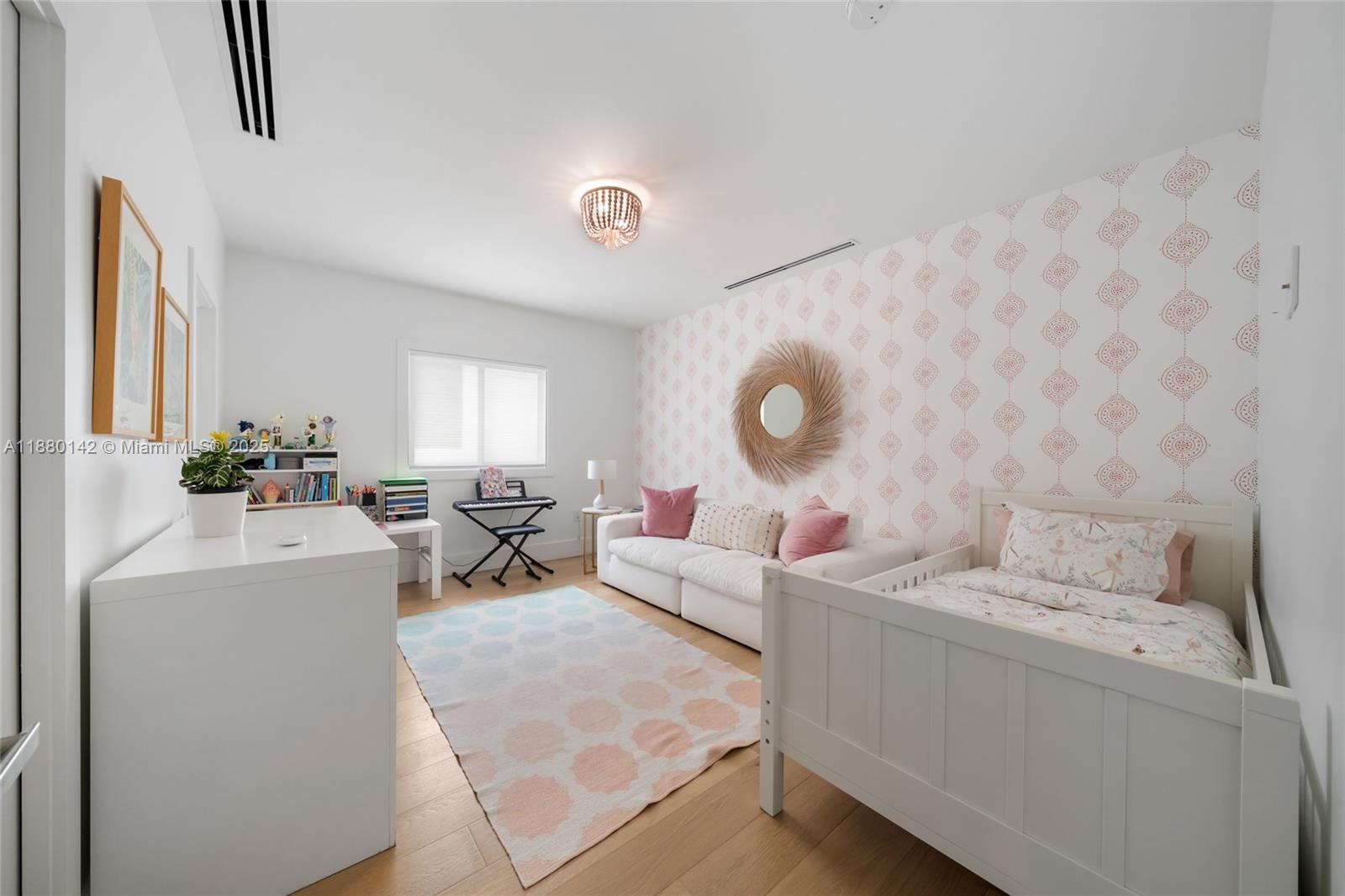 COCONUT GROVE MANOR - Residential