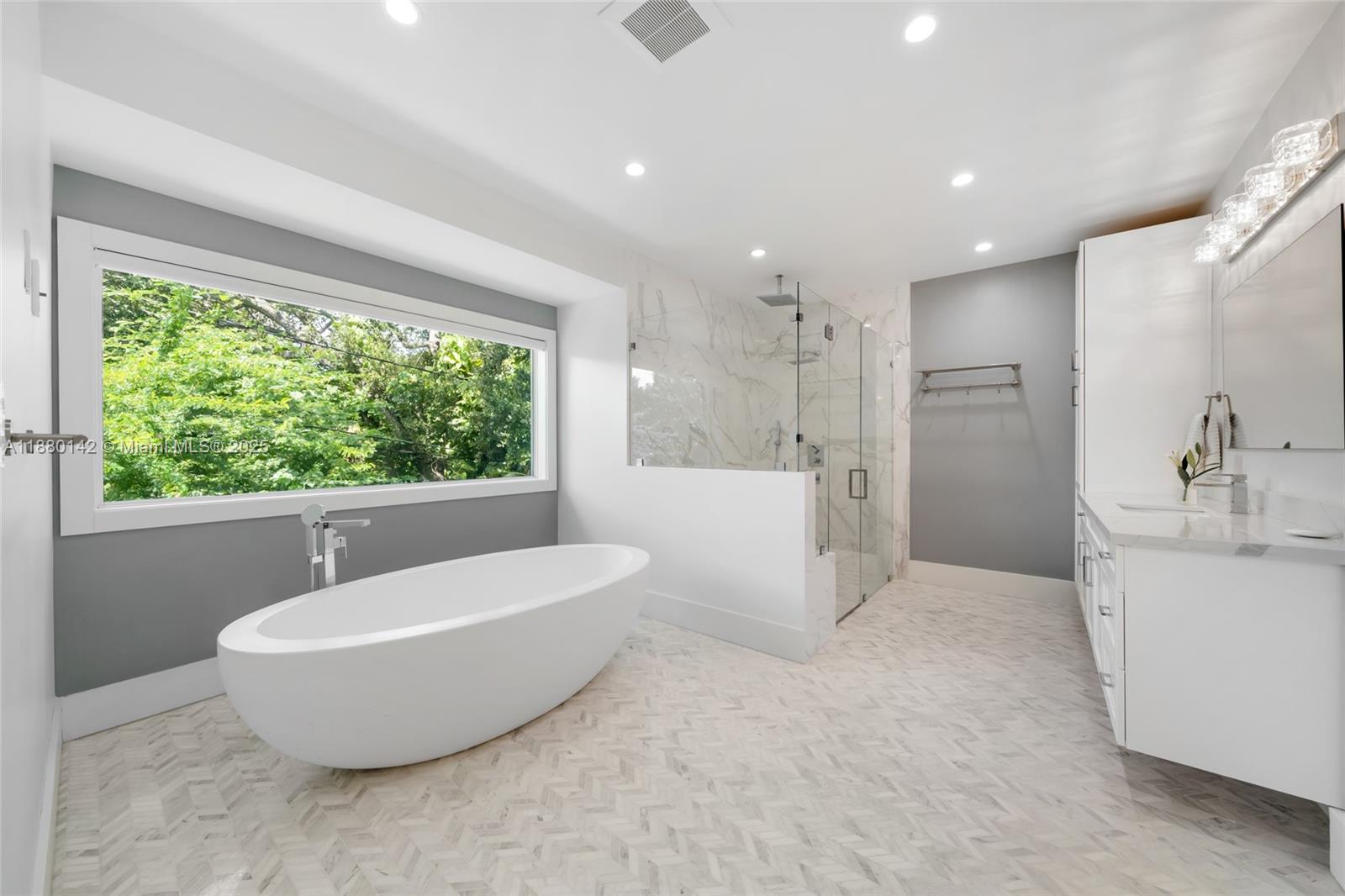 COCONUT GROVE MANOR - Residential