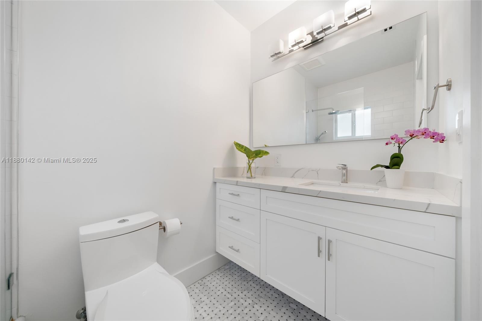 COCONUT GROVE MANOR - Residential