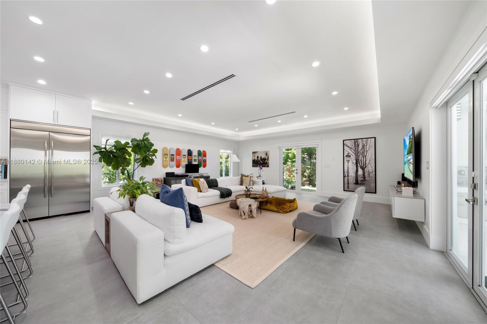 COCONUT GROVE MANOR - Residential