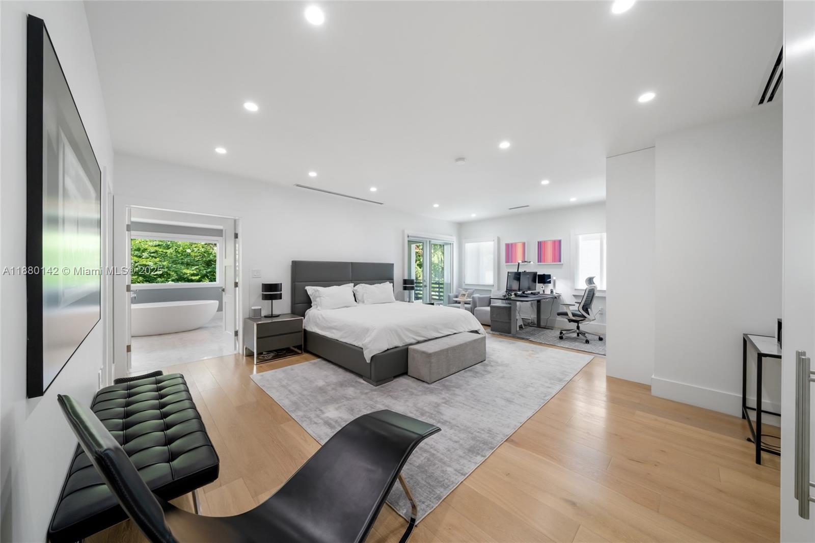 COCONUT GROVE MANOR - Residential