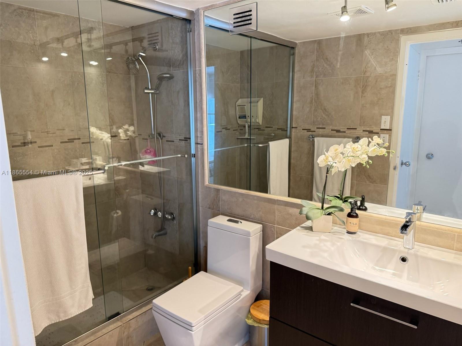 CARLISLE ON THE OCEAN CON - Residential Lease