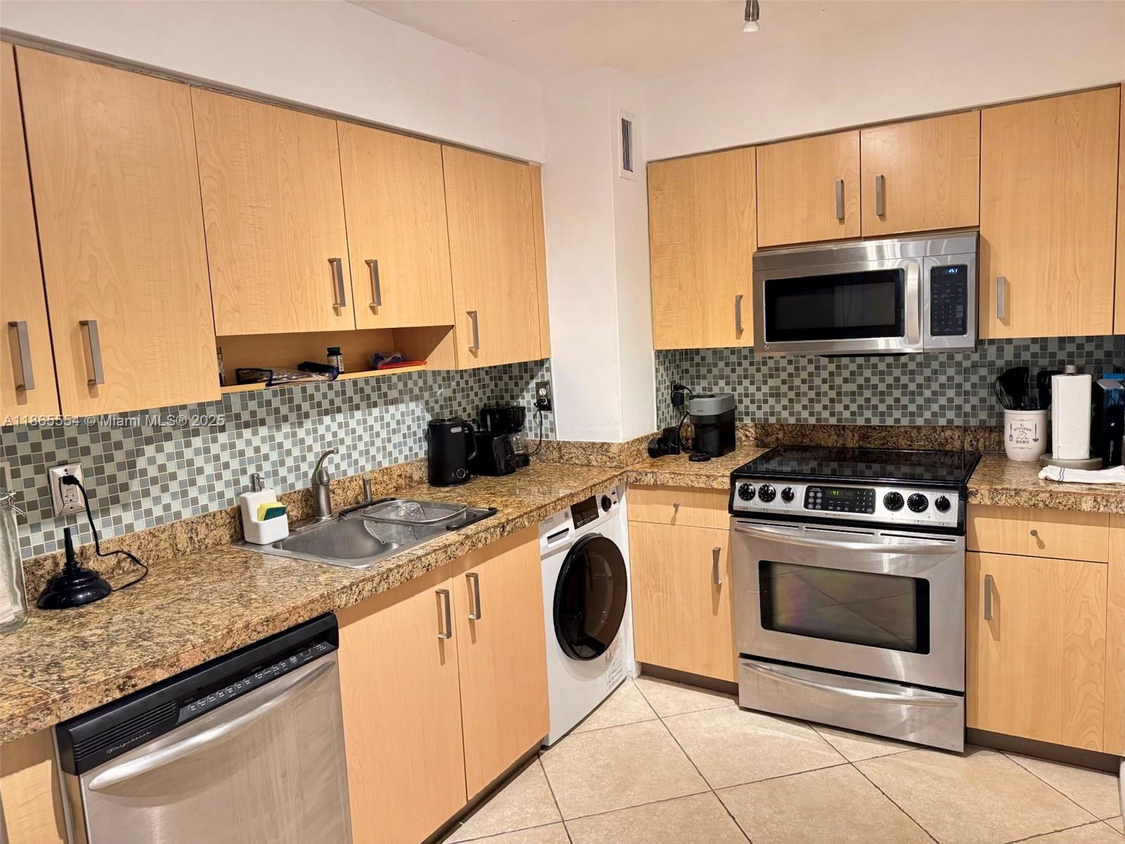 CARLISLE ON THE OCEAN CON - Residential Lease