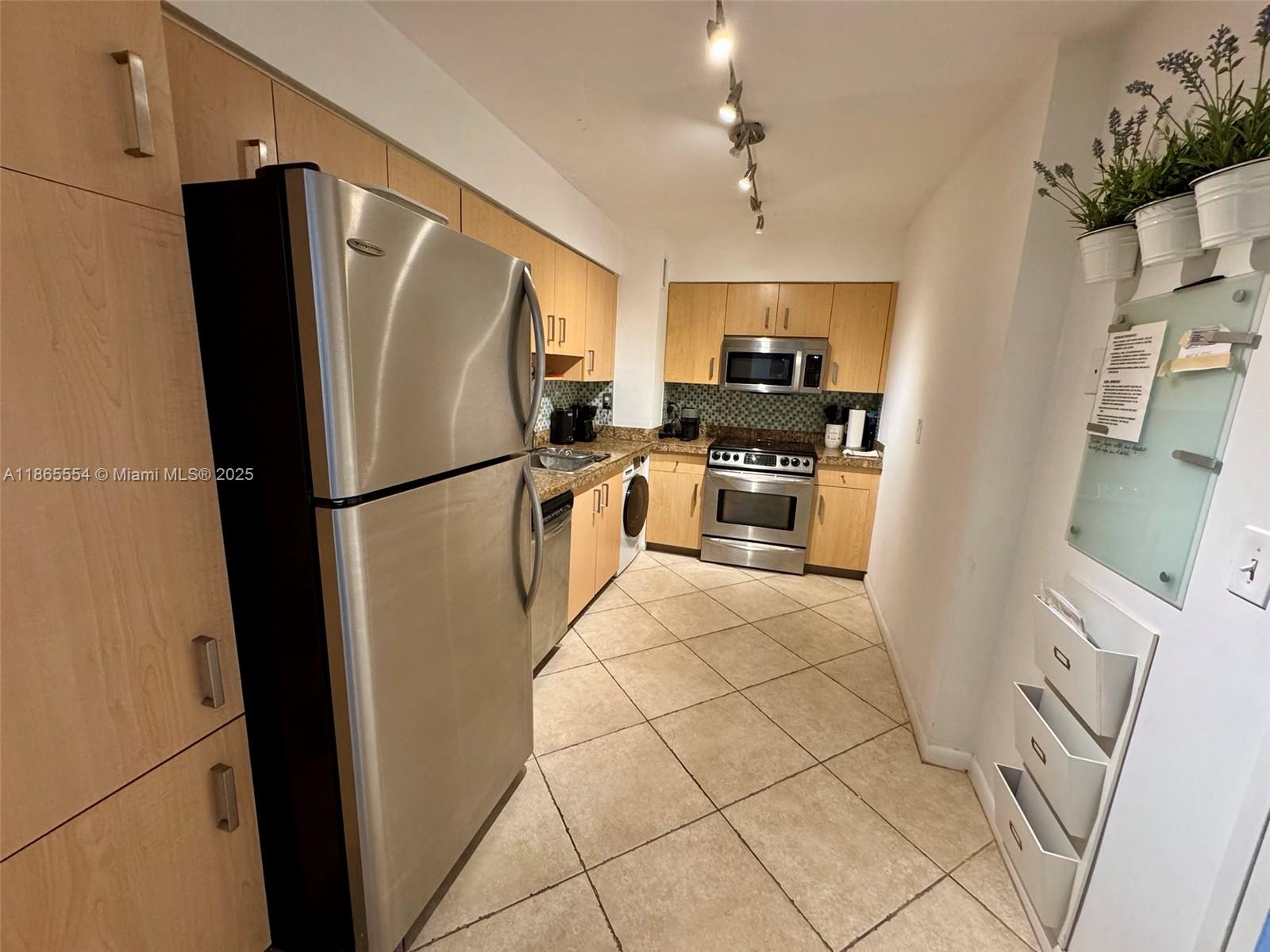 CARLISLE ON THE OCEAN CON - Residential Lease