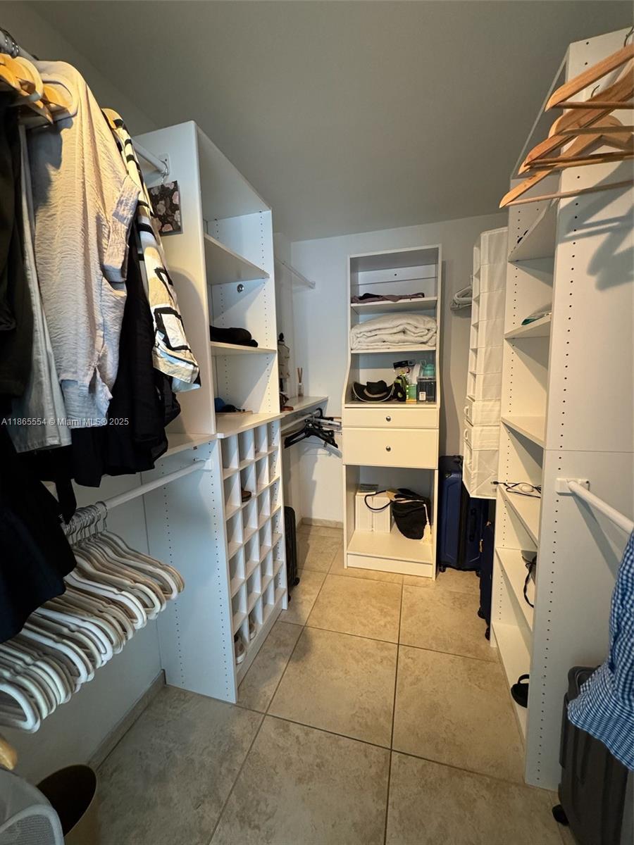 CARLISLE ON THE OCEAN CON - Residential Lease