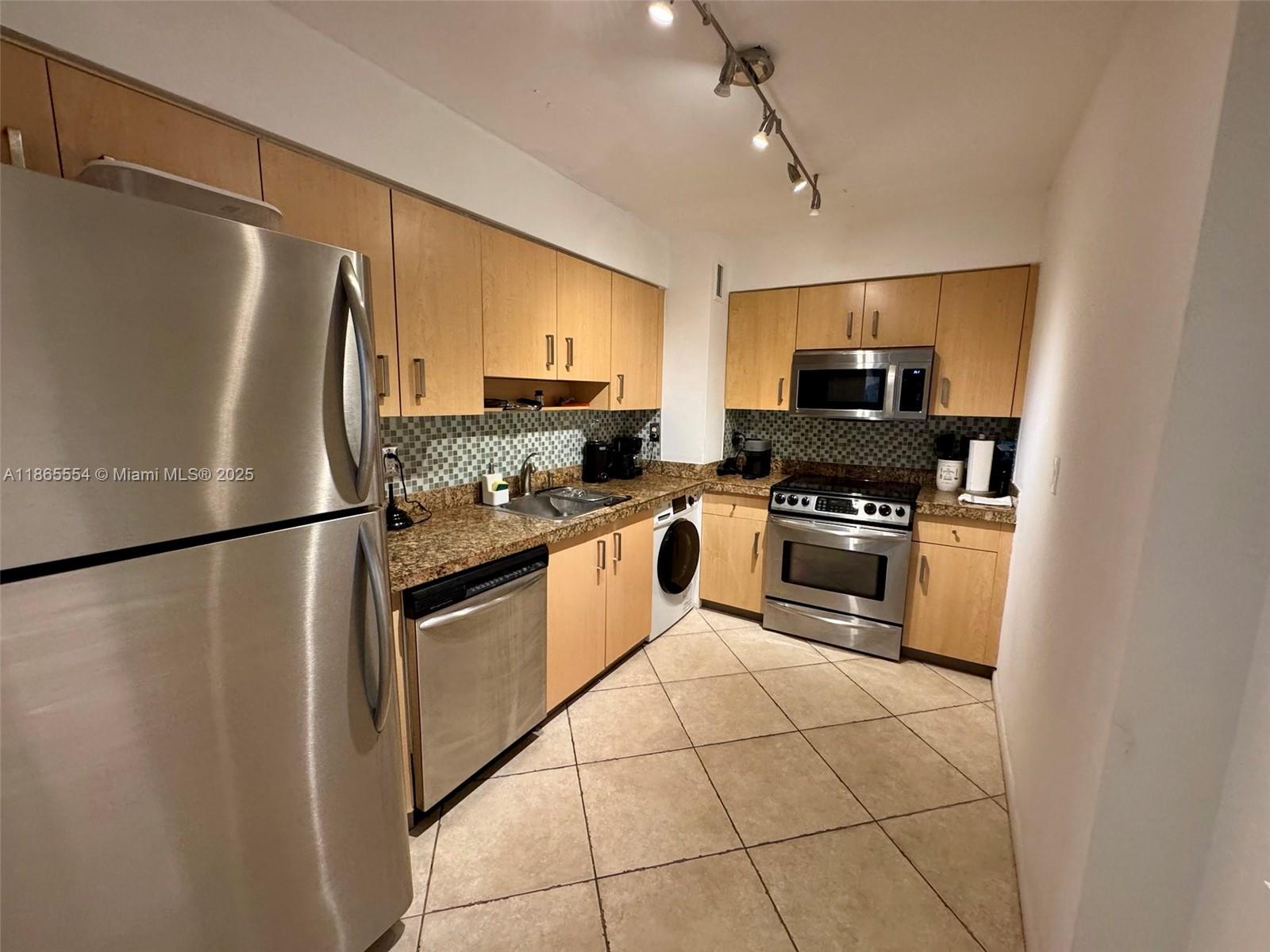 CARLISLE ON THE OCEAN CON - Residential Lease