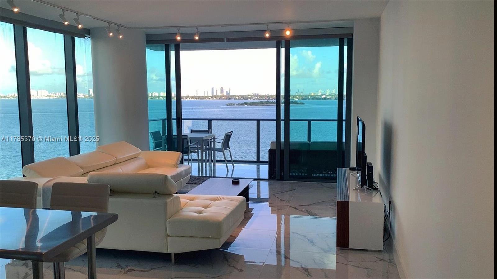 650 Ne 32nd St 1007, Miami, Broward County, Florida - 2 Bedrooms  
2 Bathrooms - 