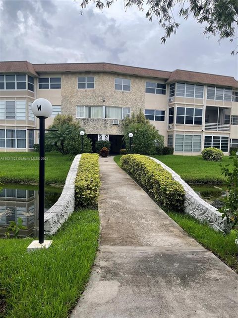 A home in Lauderdale Lakes