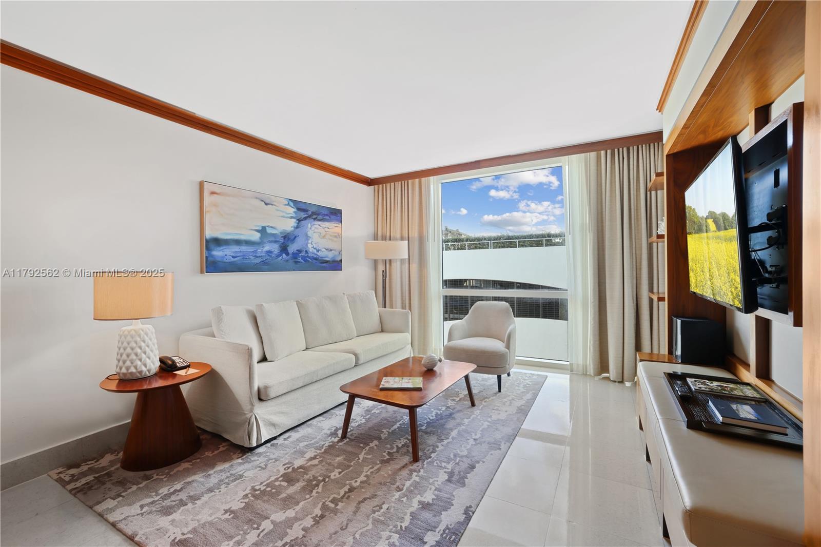 6801 Collins Ave 517