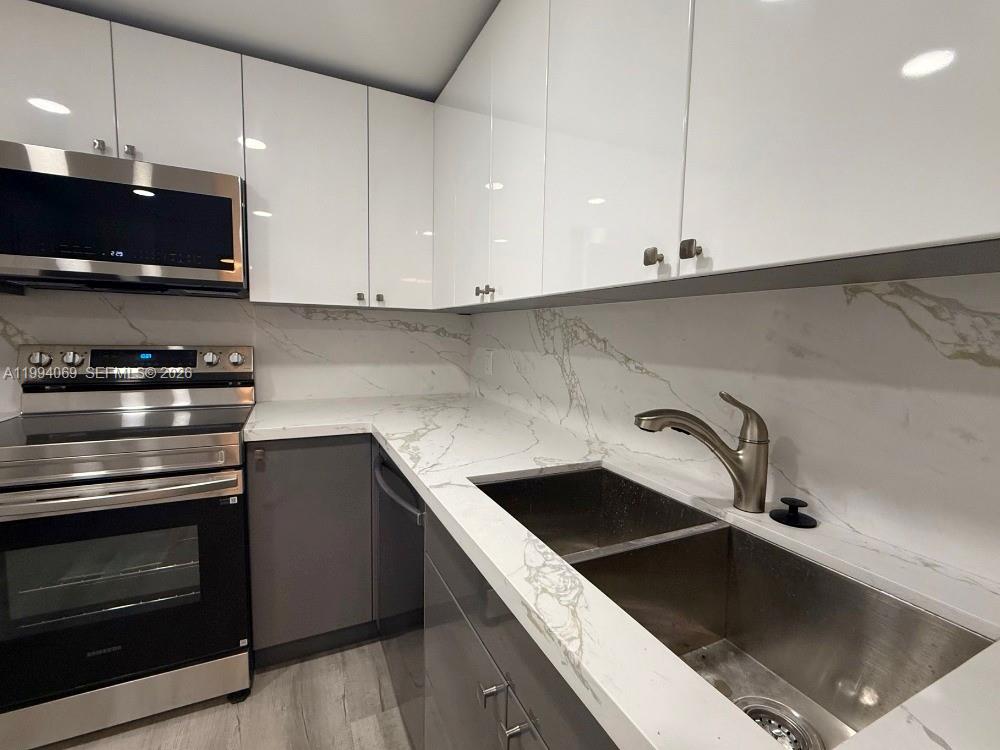 LA MER ESTATES EAST CONDO - Residential Lease