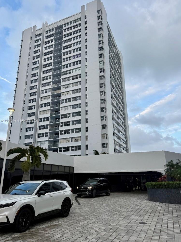 LA MER ESTATES EAST CONDO - Residential Lease