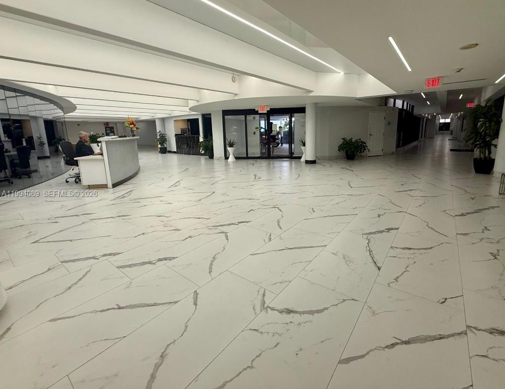 LA MER ESTATES EAST CONDO - Residential Lease