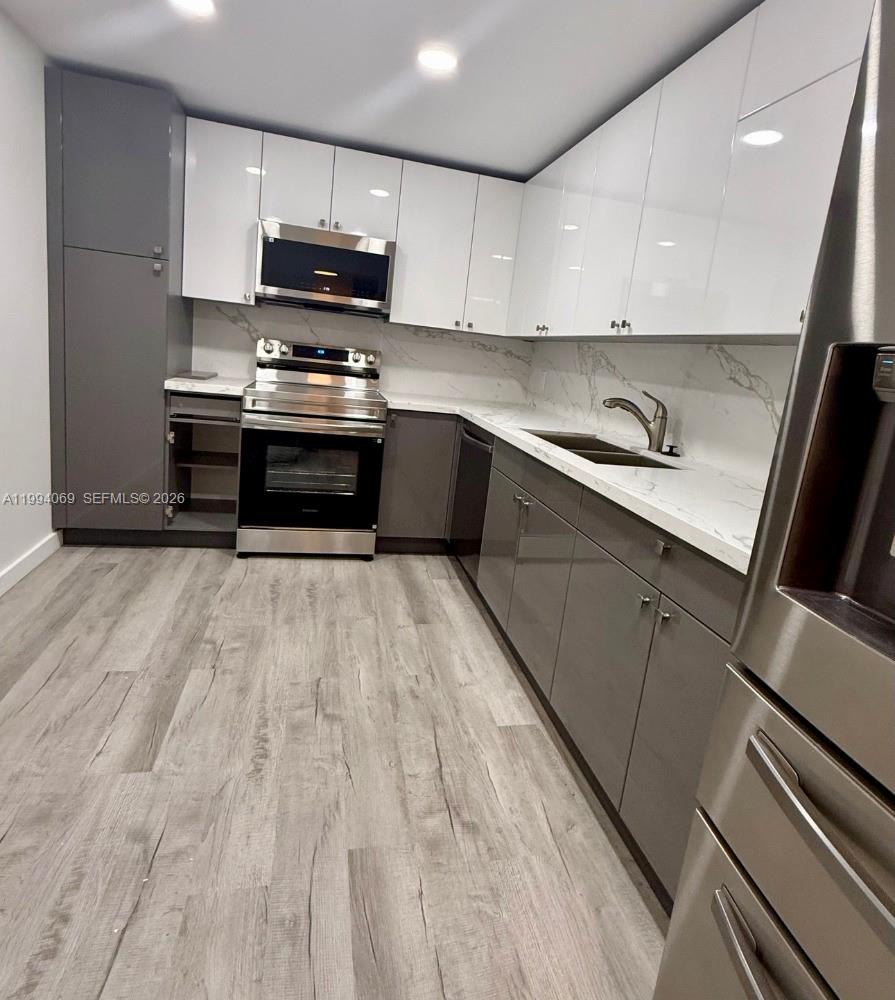 LA MER ESTATES EAST CONDO - Residential Lease