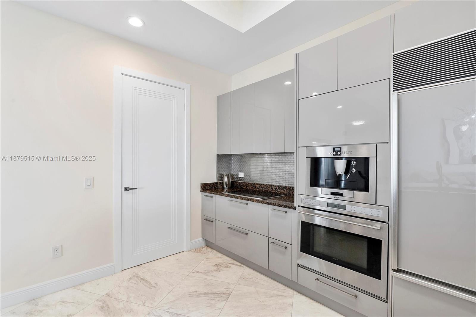 TDR TOWER I CONDO - Residential Lease