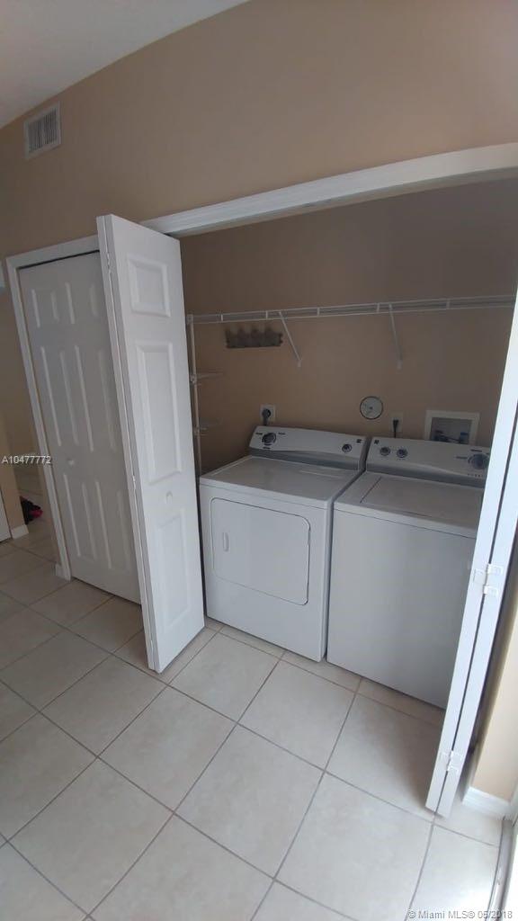 VILLA VIZCAYA CONDO - Residential Lease