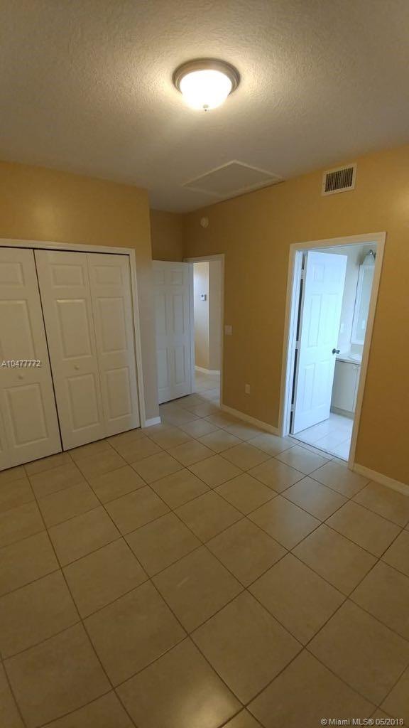 VILLA VIZCAYA CONDO - Residential Lease