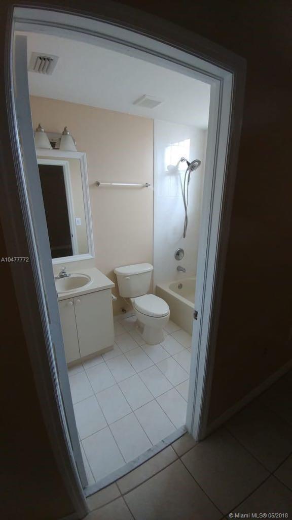 VILLA VIZCAYA CONDO - Residential Lease