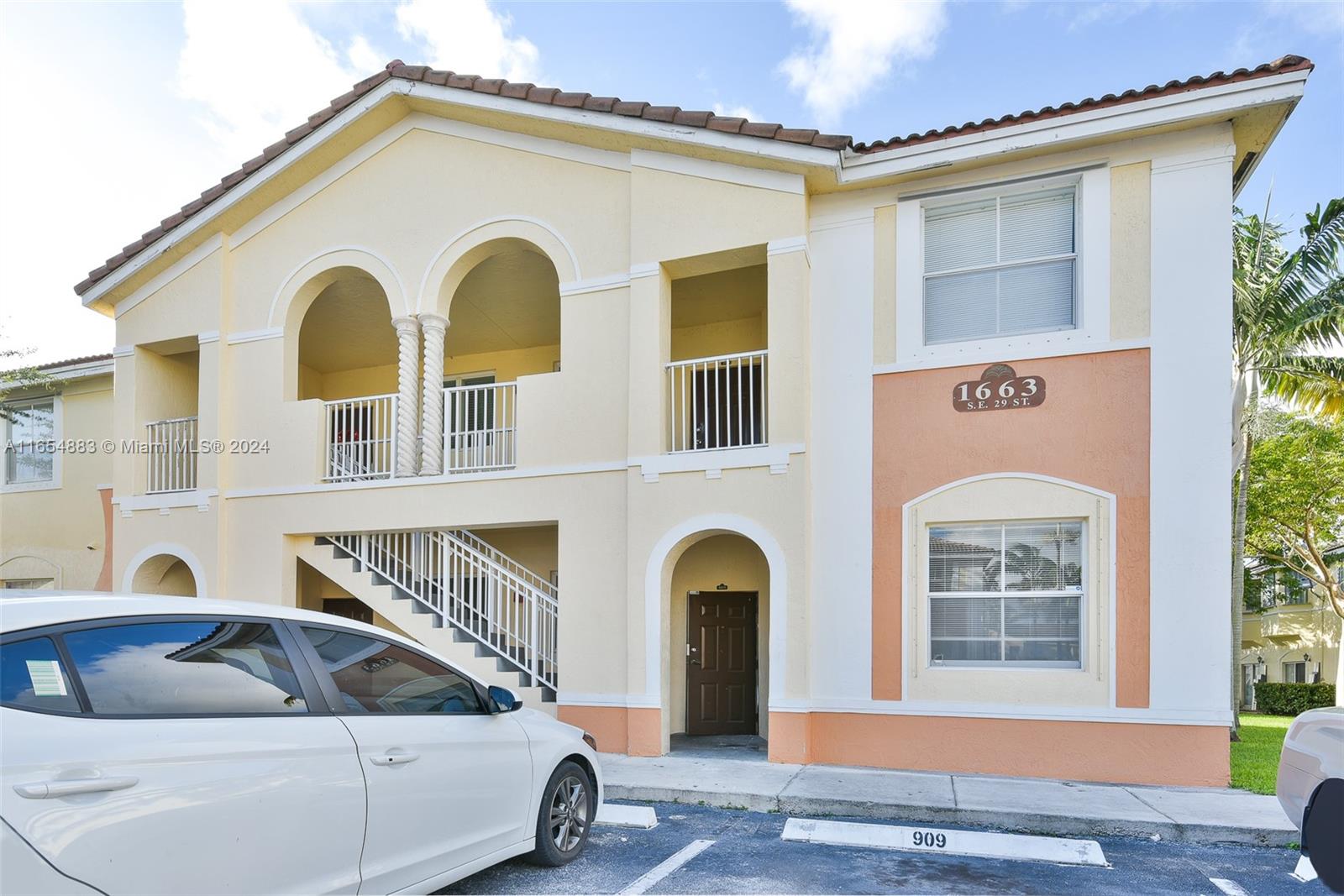 1663 Se 29th St 109, Homestead, Miami-Dade County, Florida - 3 Bedrooms  
2 Bathrooms - 