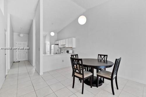 COUNTRY LAKE MANORS TOWNH - Residential