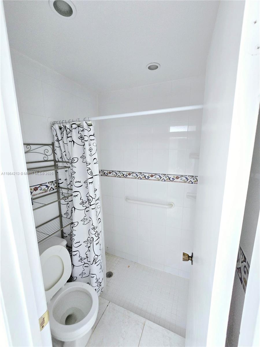 COUNTRY LAKE MANORS TOWNH - Residential