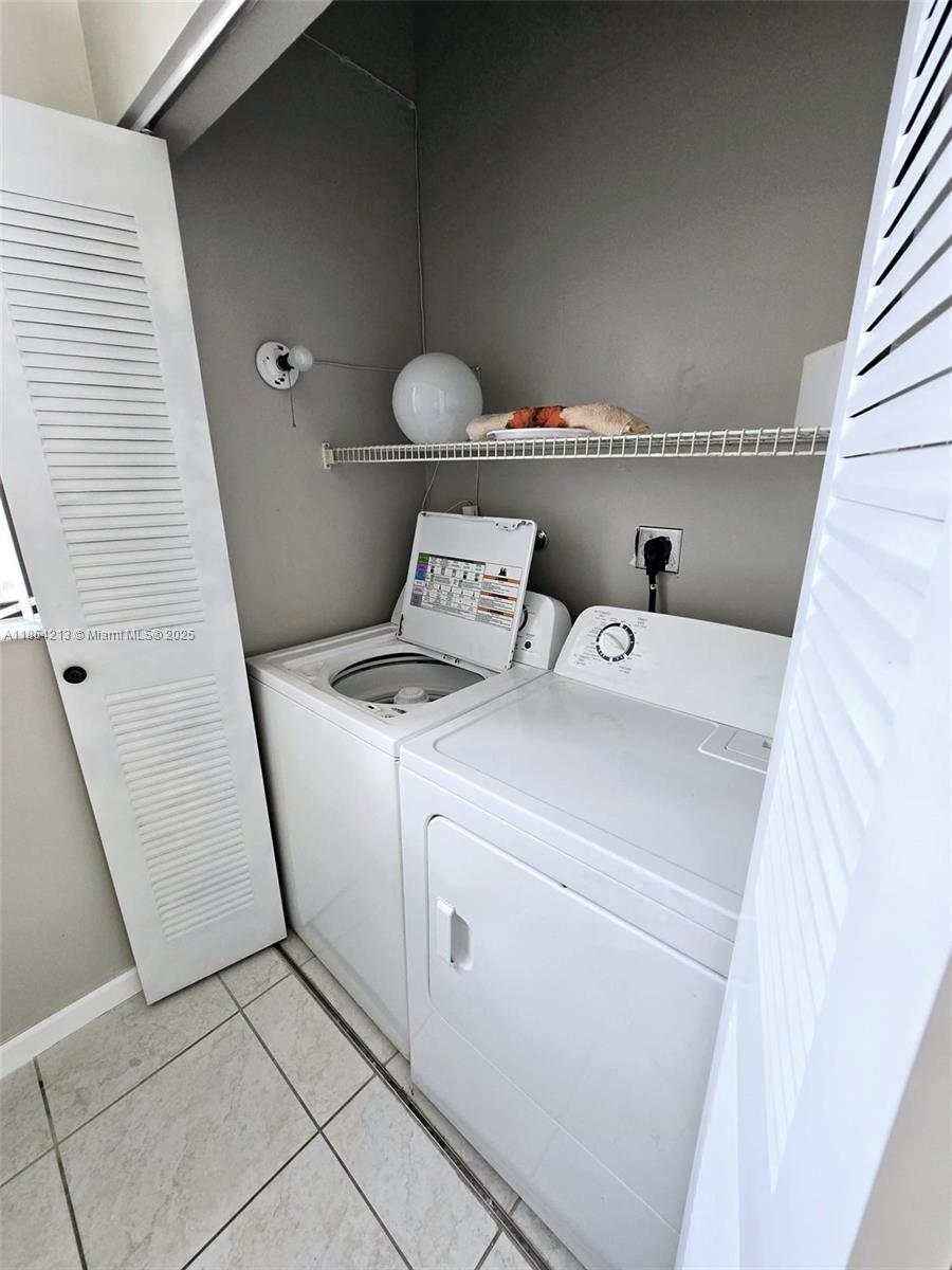 COUNTRY LAKE MANORS TOWNH - Residential