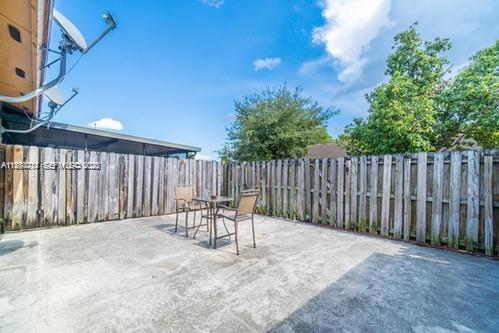 COUNTRY LAKE MANORS TOWNH - Residential