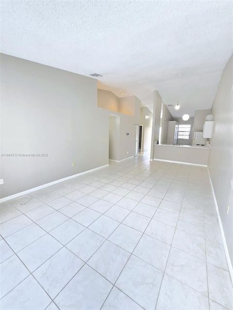 6708 NW 193rd Ter Hialeah FL 33015