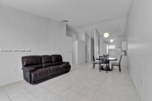 COUNTRY LAKE MANORS TOWNH - Residential