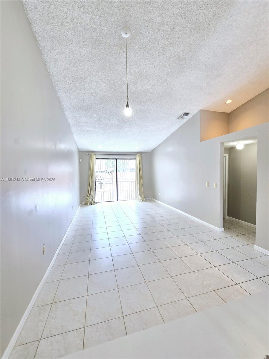 COUNTRY LAKE MANORS TOWNH - Residential