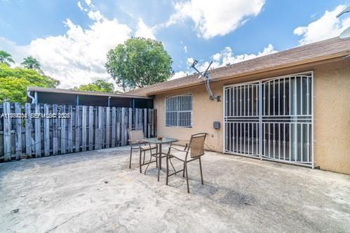 COUNTRY LAKE MANORS TOWNH - Residential