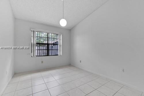 COUNTRY LAKE MANORS TOWNH - Residential