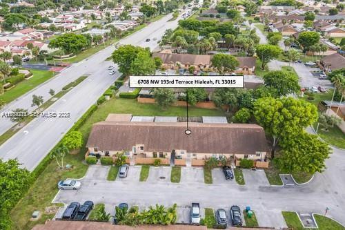 COUNTRY LAKE MANORS TOWNH - Residential