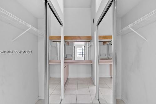 COUNTRY LAKE MANORS TOWNH - Residential