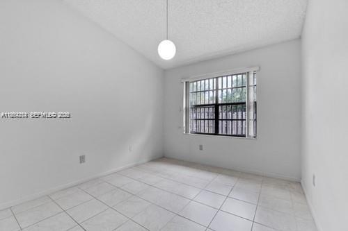 COUNTRY LAKE MANORS TOWNH - Residential