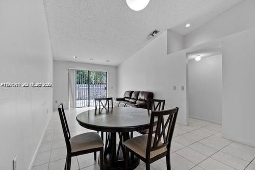 COUNTRY LAKE MANORS TOWNH - Residential