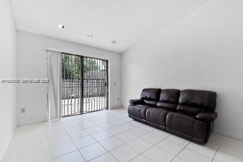 COUNTRY LAKE MANORS TOWNH - Residential