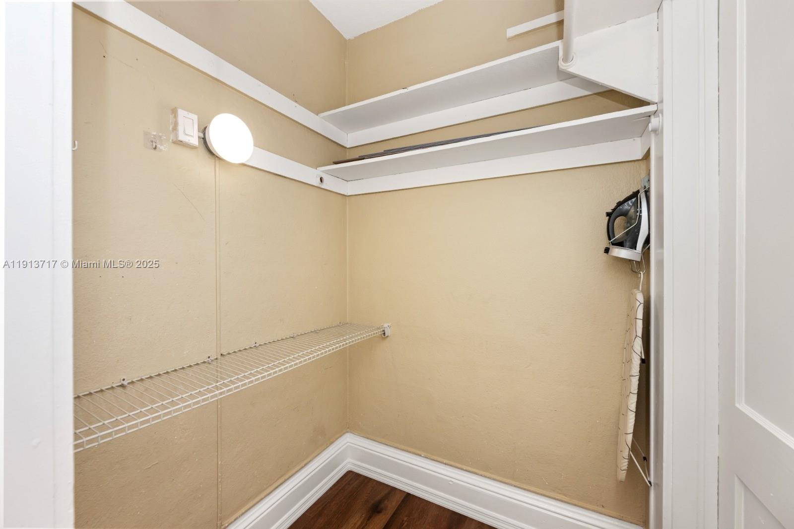 MENDOZA CONDO - Residential