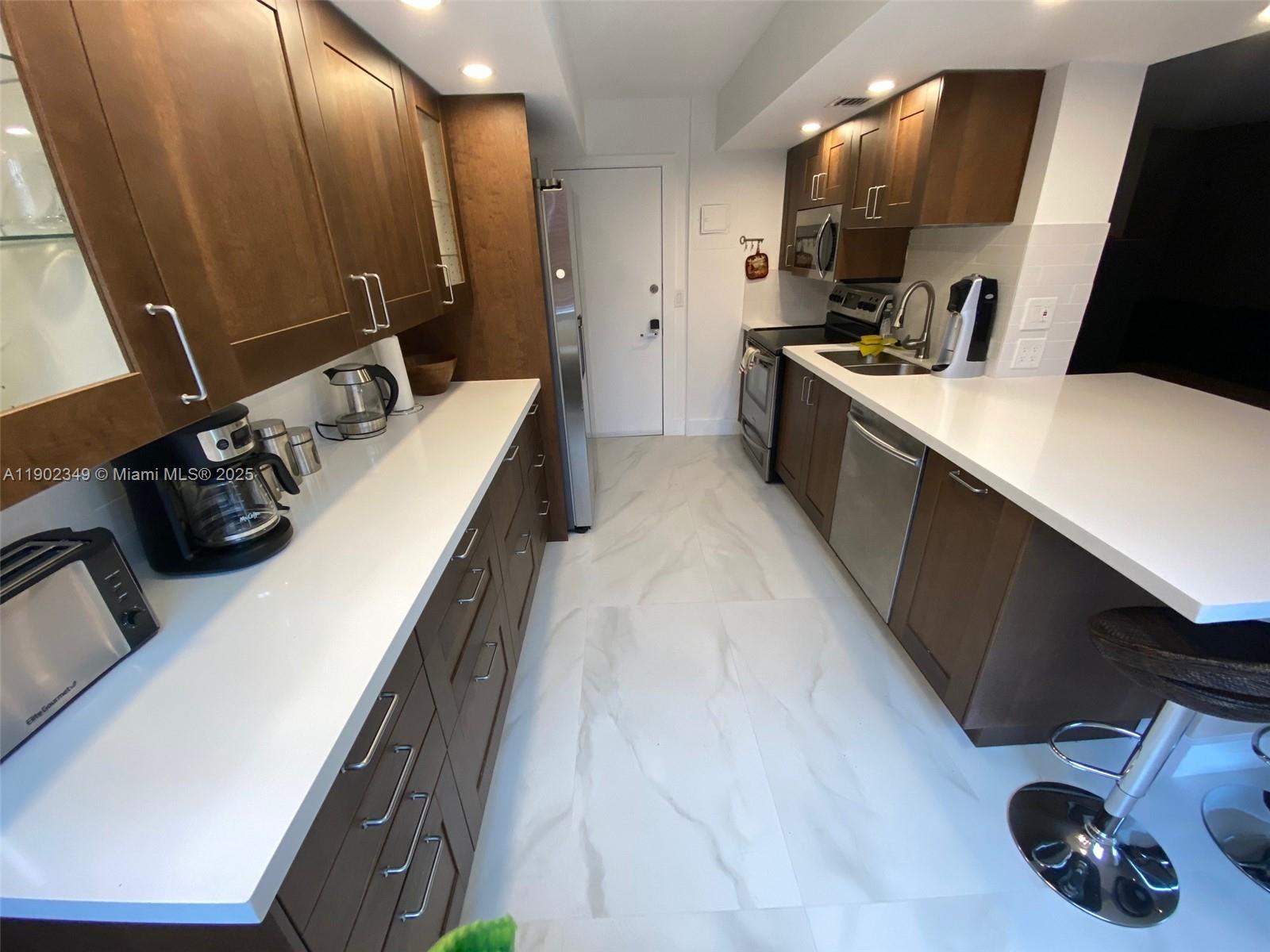 THE CLIFTON CONDO - Residential Lease